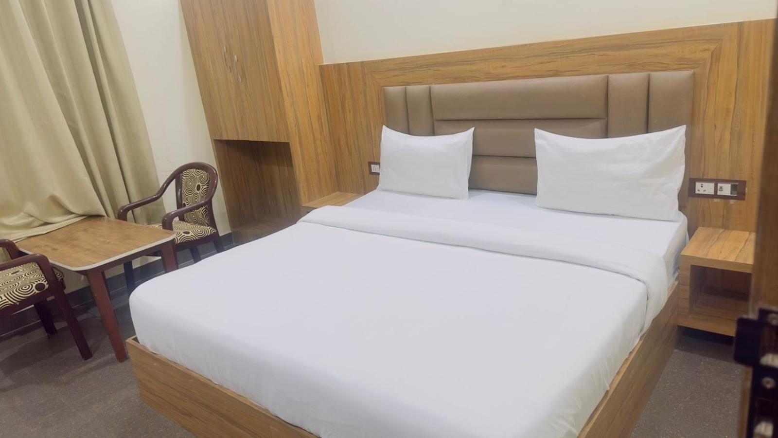 Hotel Gt International Tājganj Buitenkant foto