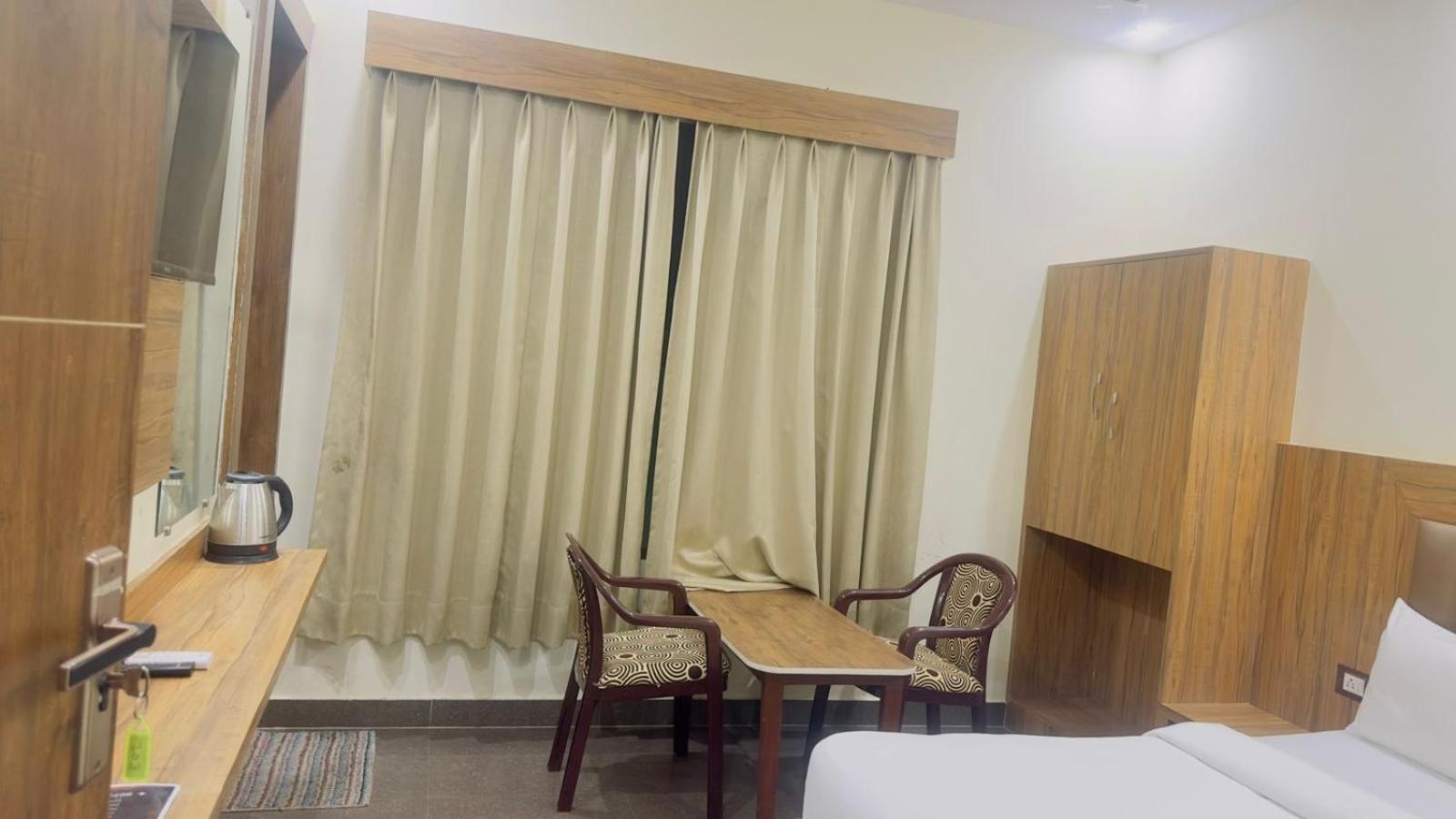 Hotel Gt International Tājganj Buitenkant foto